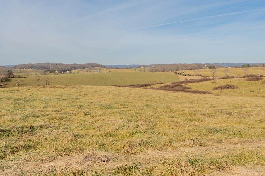 4933 Lee Hwy - Photo 1