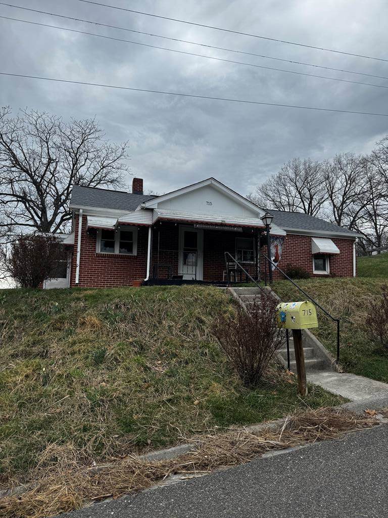 715 Franklin Ave - Photo 1
