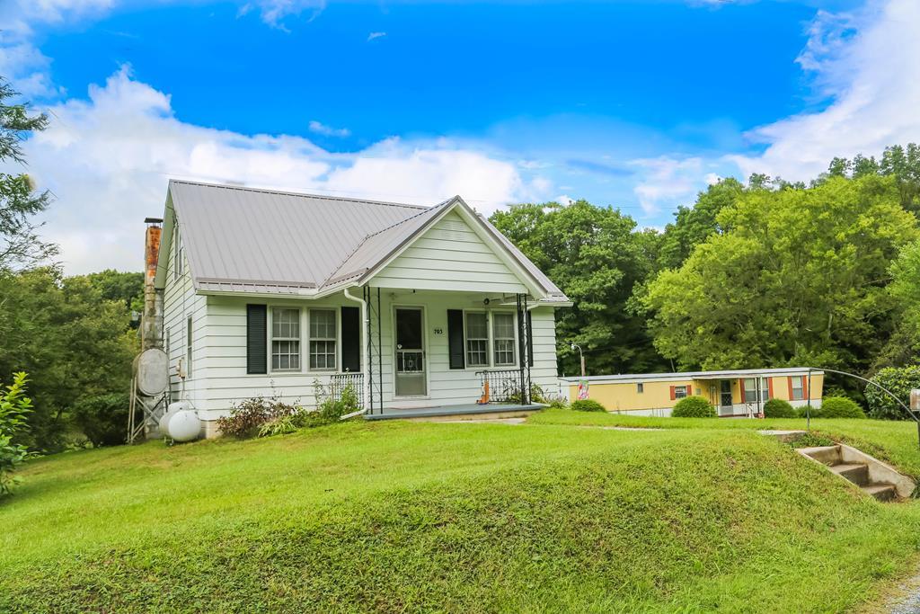 703 Kiawana Road - Photo 1