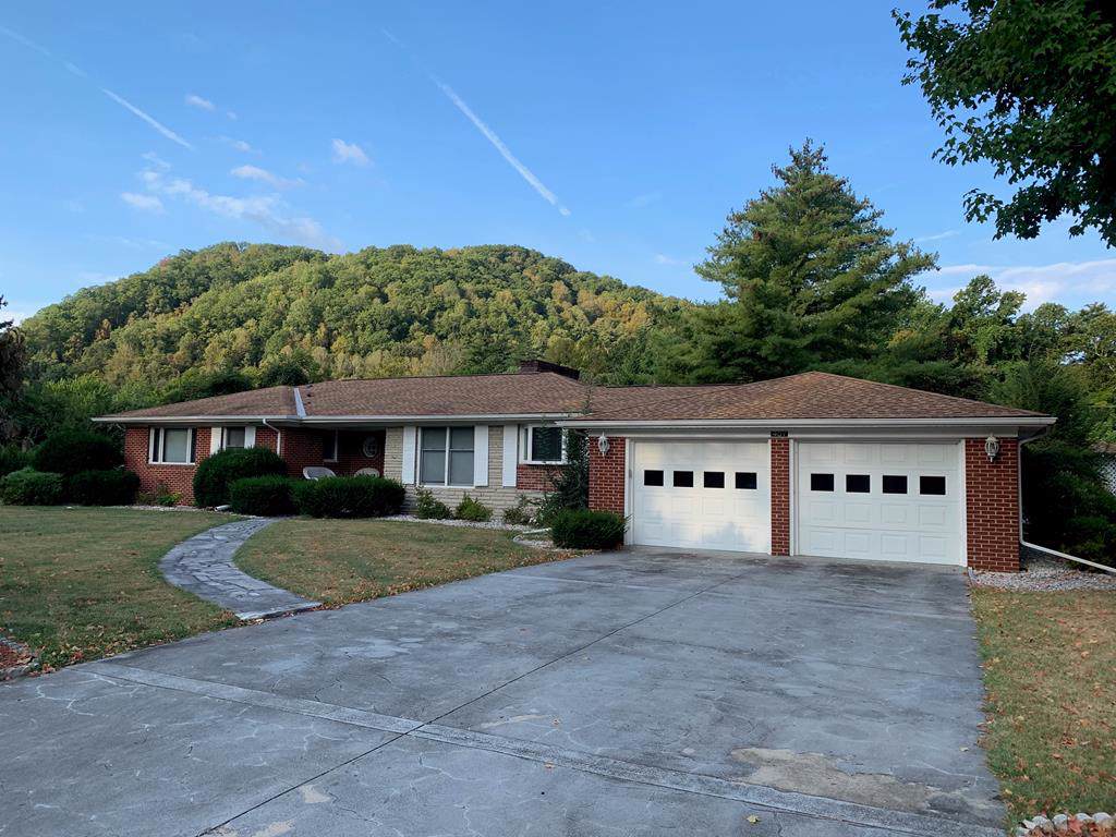 407 Shady Ave - Photo 1