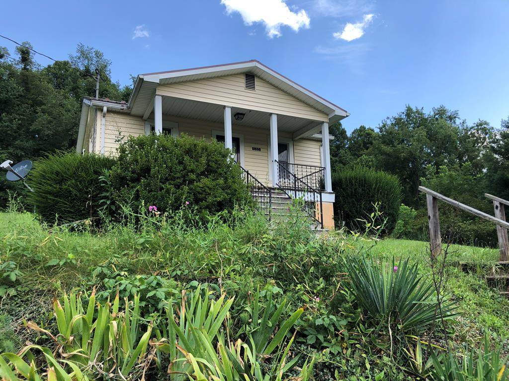 635 Hill Crest Ave - Photo 1