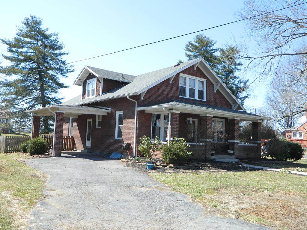 204 Locust St - Photo 1