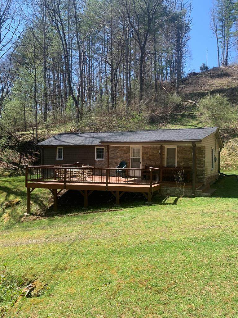 1042 Highlands Pkwy. - Photo 1