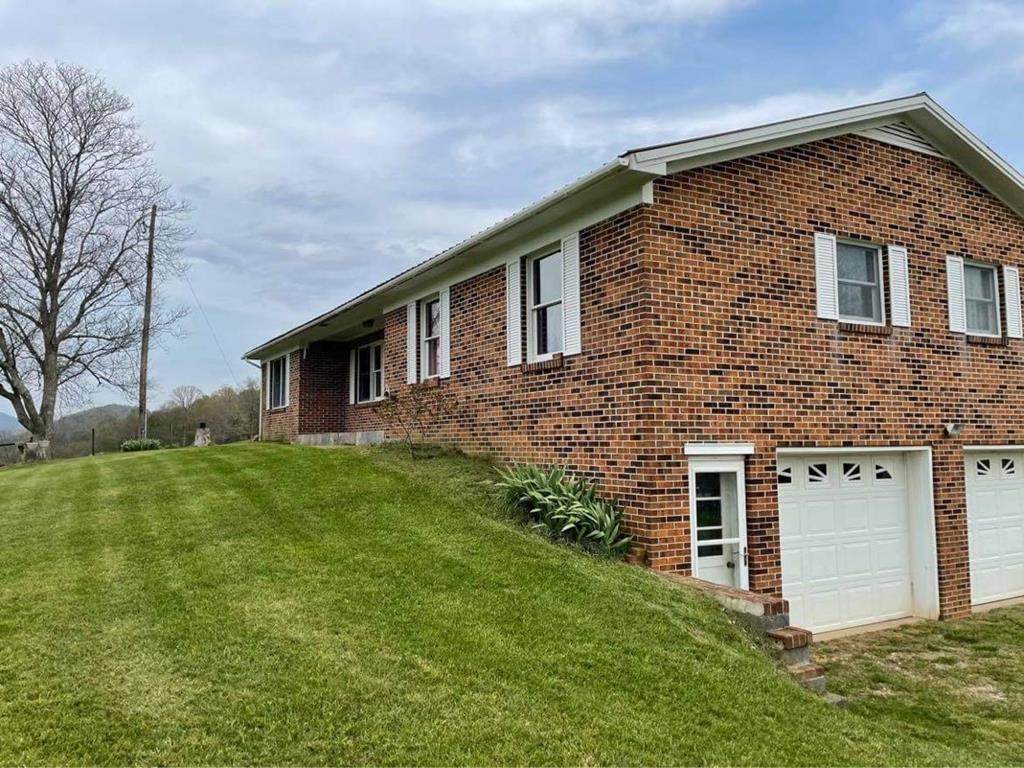 2363 Eagles Nest Rd - Photo 1