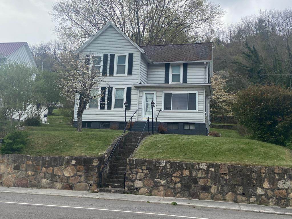 225 Main St - Photo 1