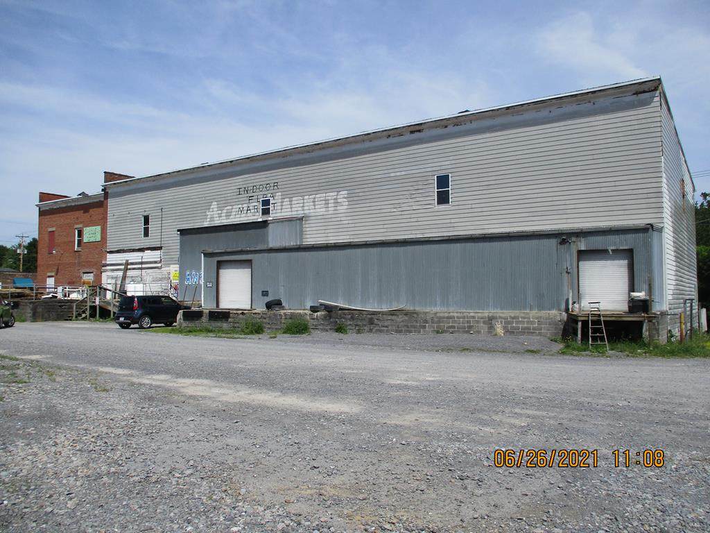 1532 Riverside Drive - Photo 1