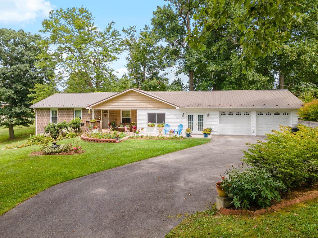 2495 Pinewood Drive - Photo 1