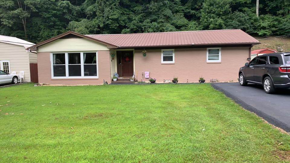 1079 Highlawn Cir - Photo 1