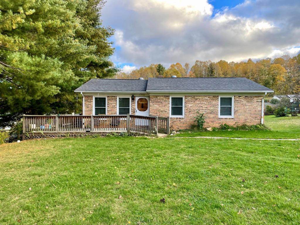 1572 Cranberry - Photo 1