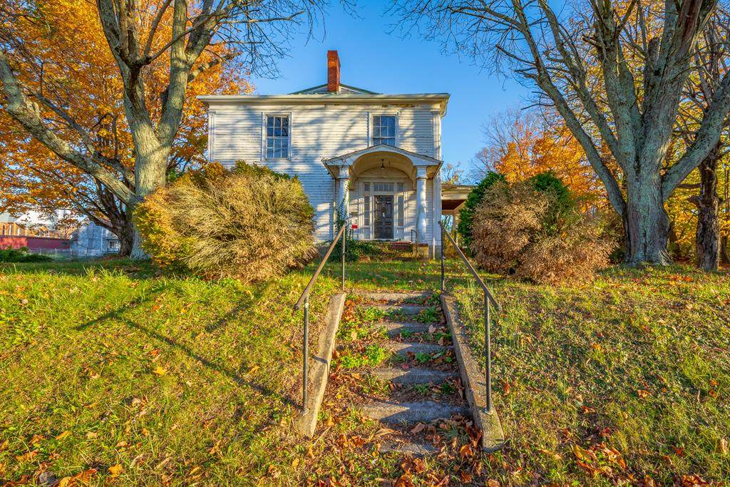 375 Spring St - Photo 1