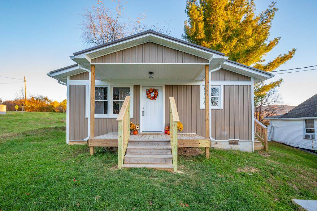 465 Lexington Street - Photo 1