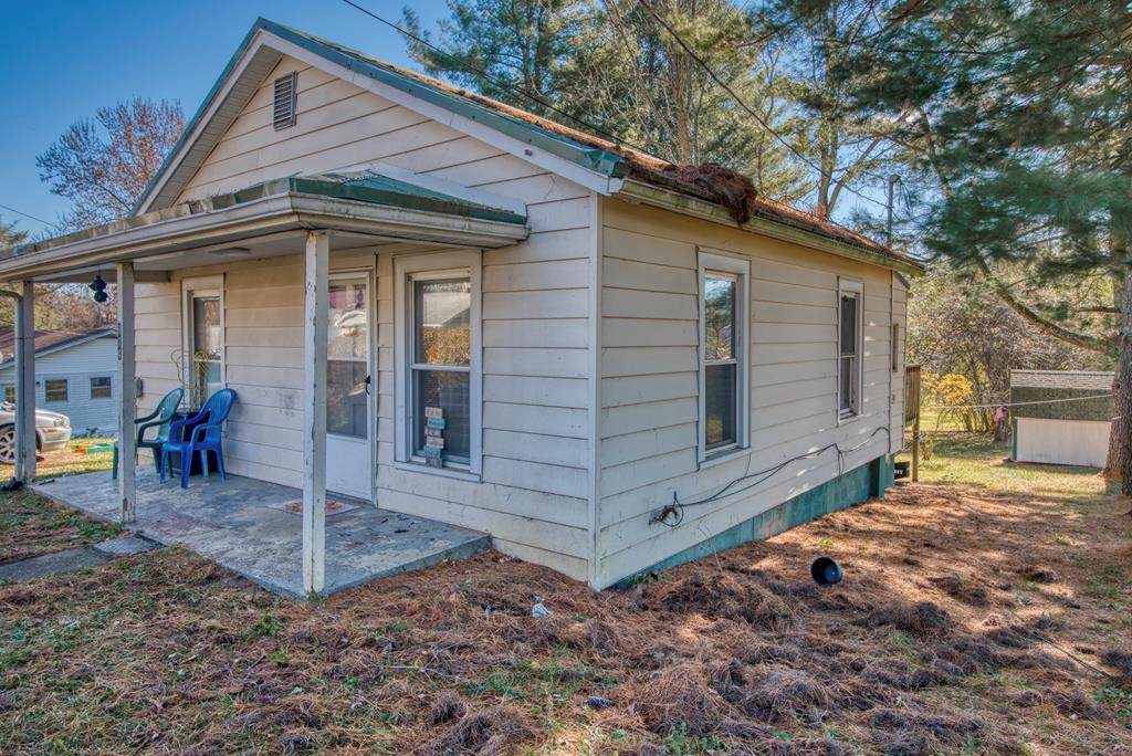 914 Hutton Street - Photo 1