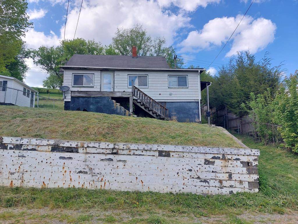 210 Hopkins St. - Photo 1