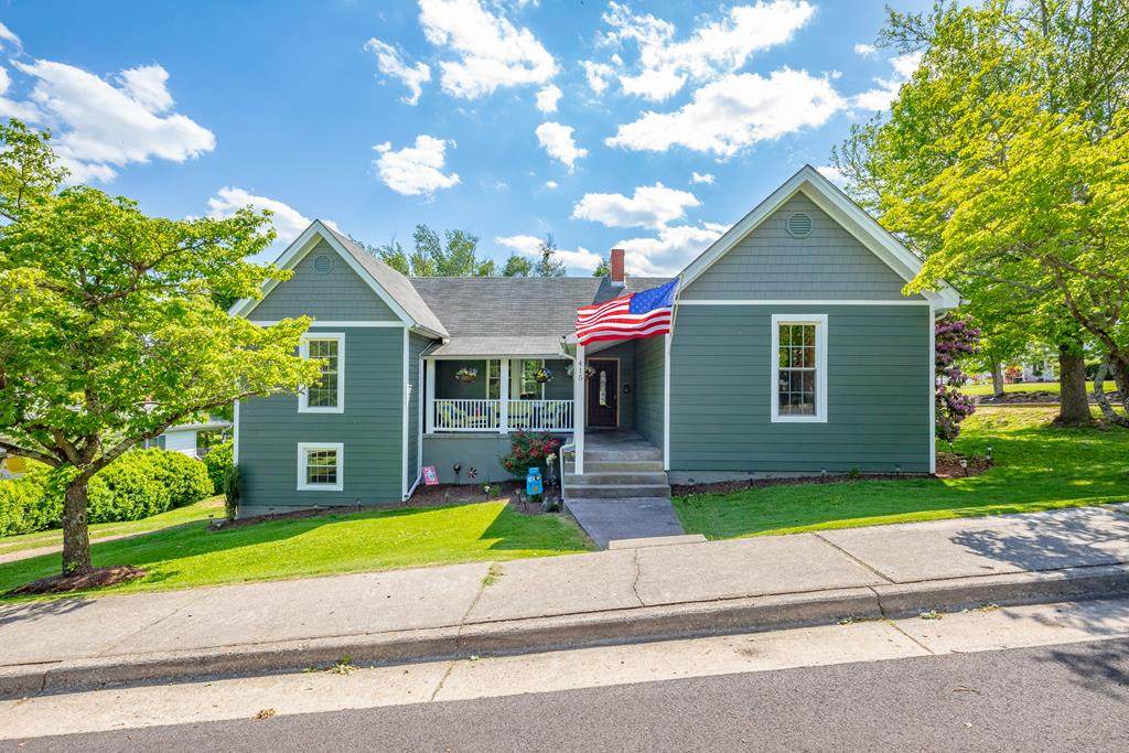 415 6th Street - Photo 1