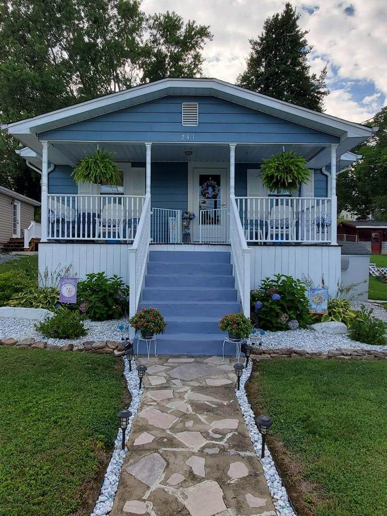 241 Magnolia Drive - Photo 1