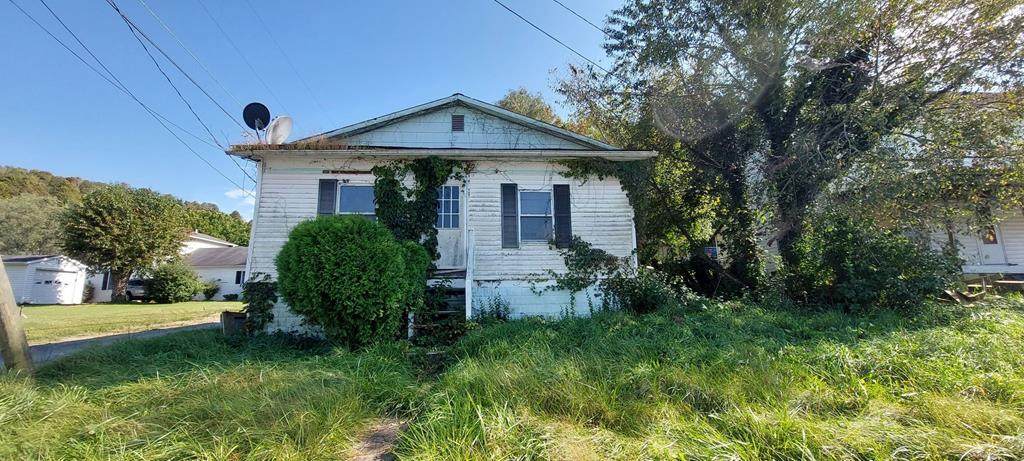 230 Railroad Ave. - Photo 1