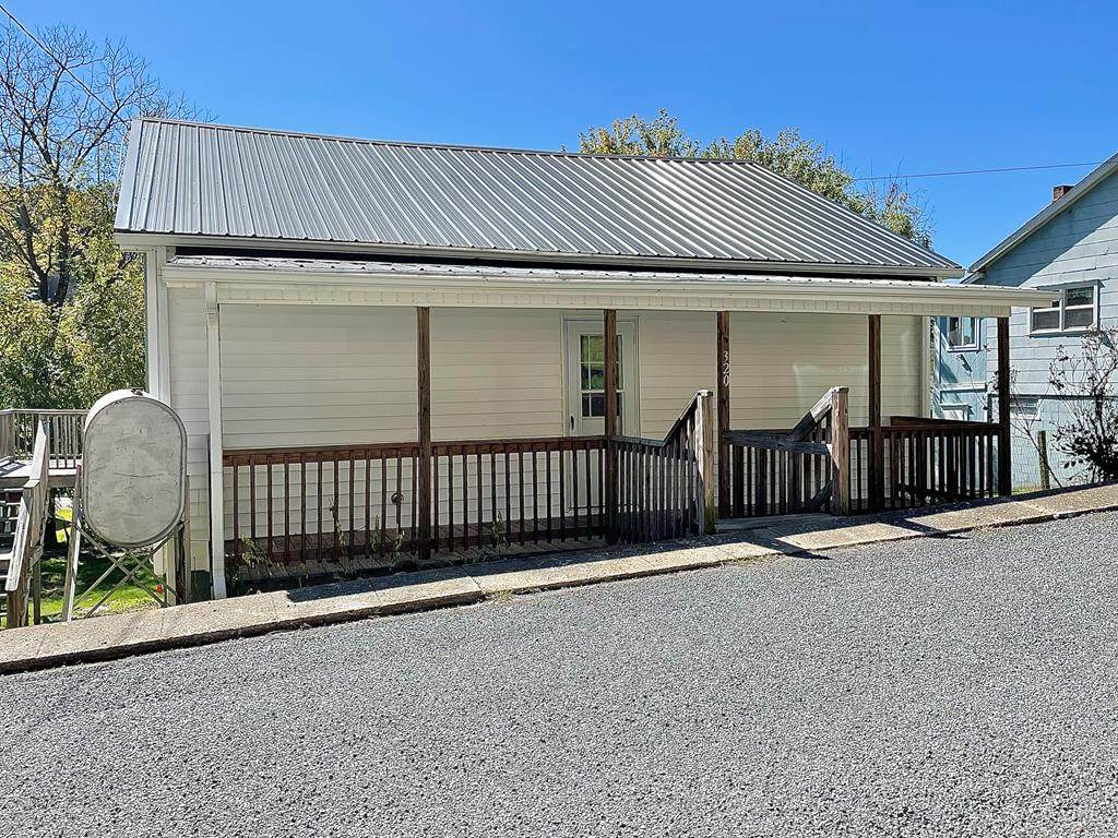 320 Grayson St - Photo 1