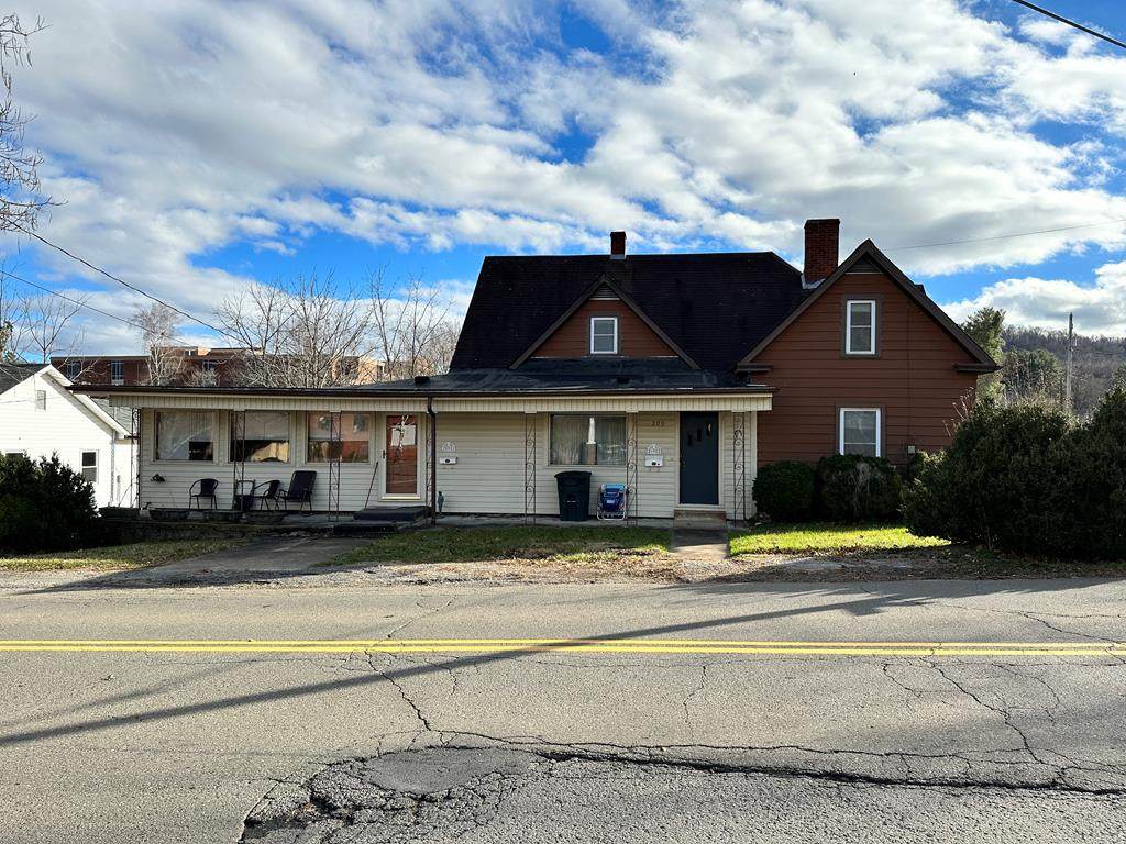 209 Calhoun St - Photo 1