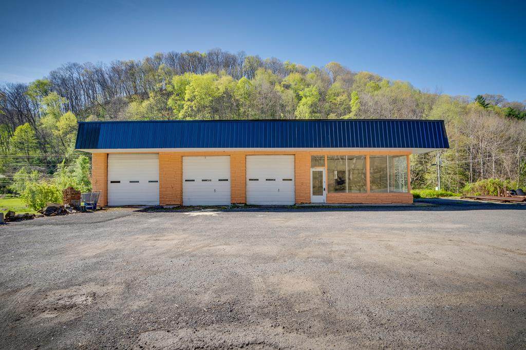 2728 Indian Creek Rd - Photo 1