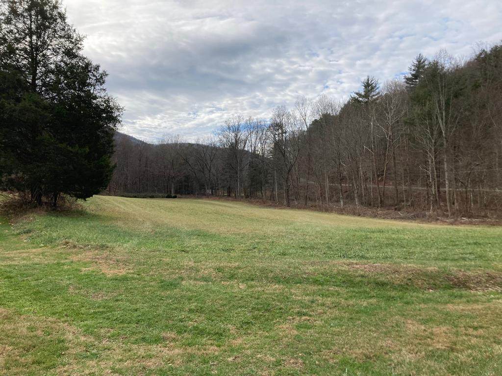 820 Sweet Hollow Rd - Photo 1