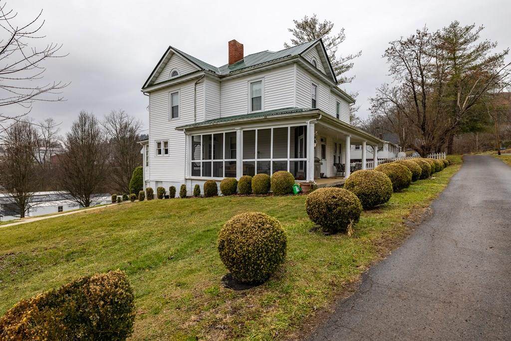 28 Pinewood Ln - Photo 1