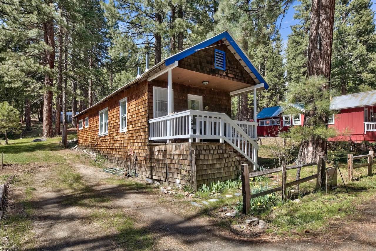 204 Coates Avenue - Photo 1