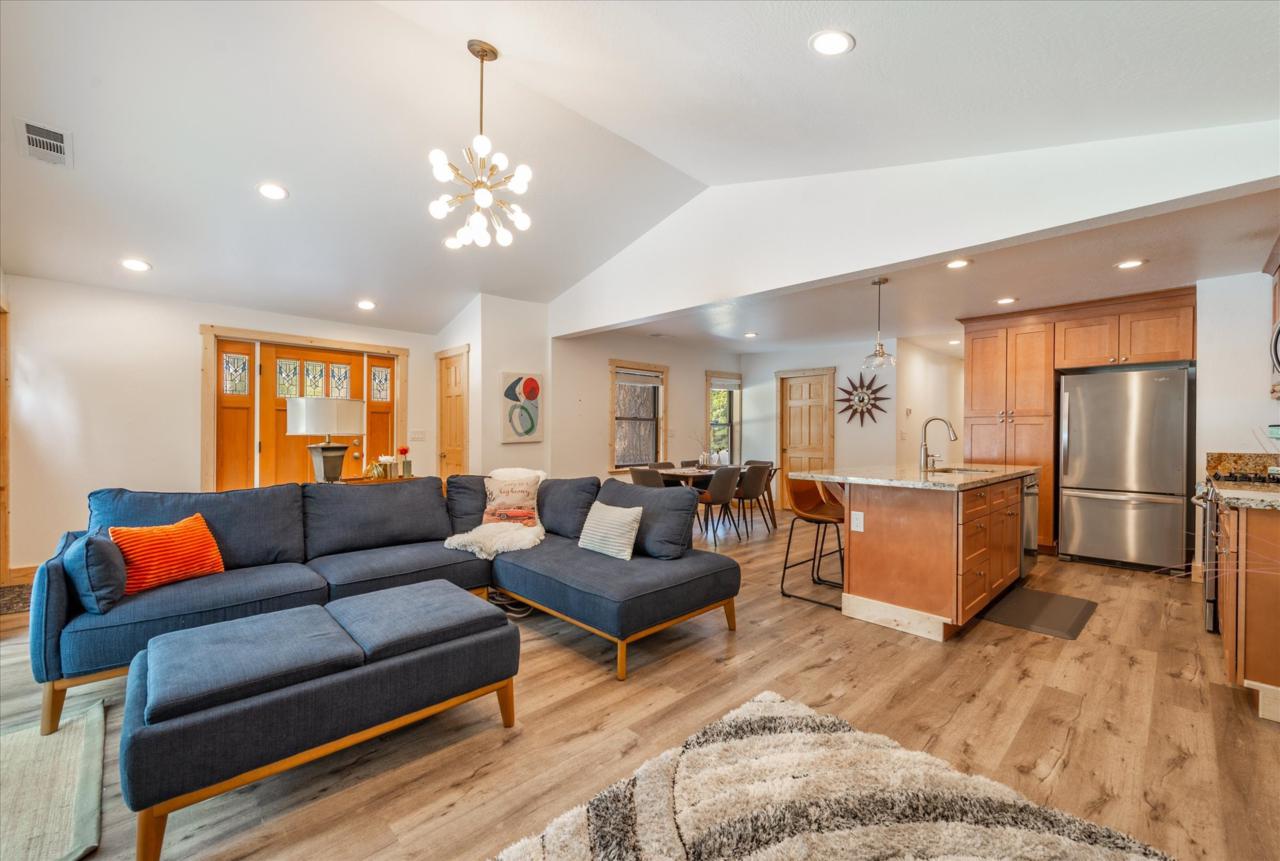 405 Oak Street - Photo 1