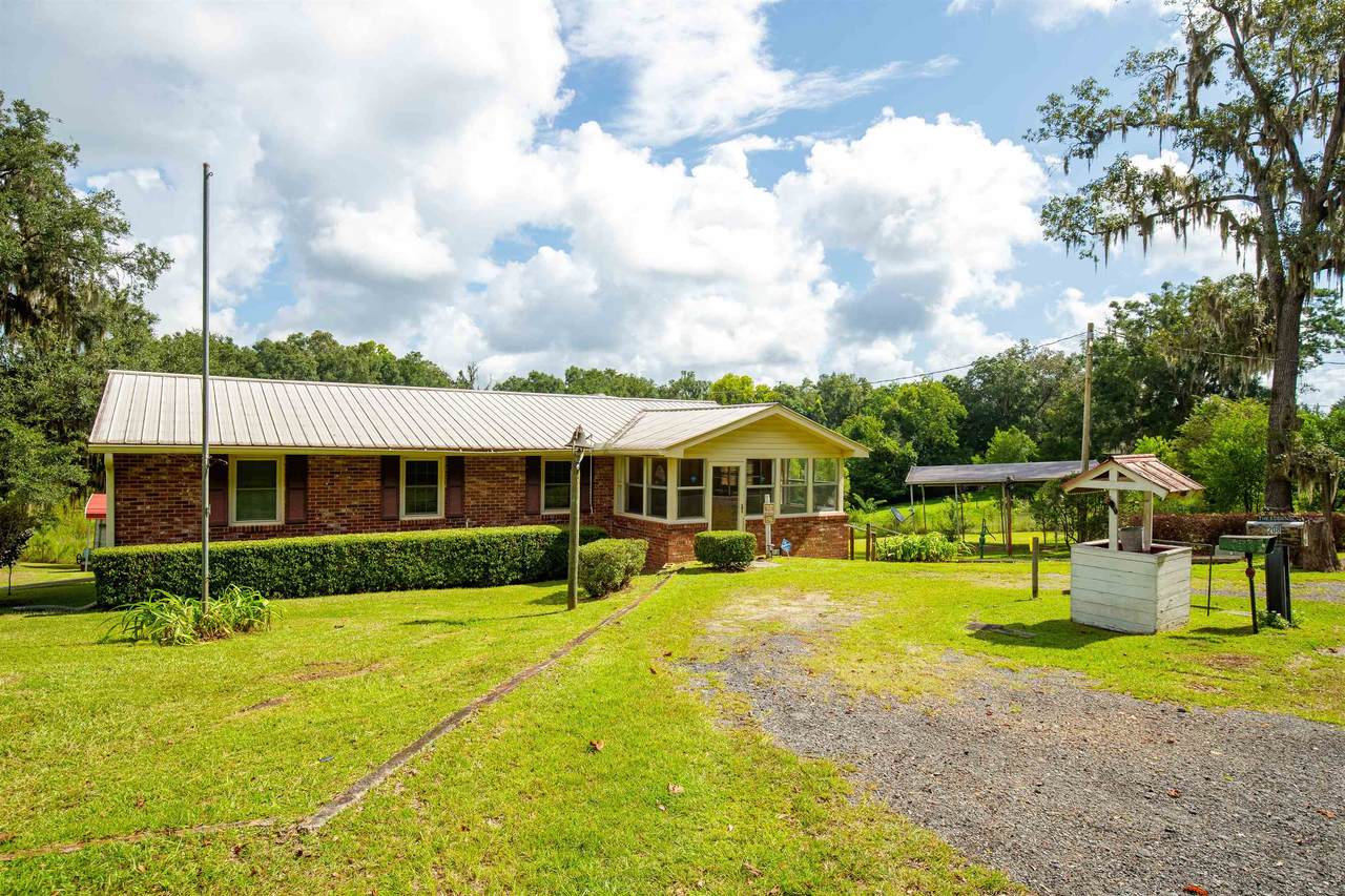 208 Liveoak Trail - Photo 1