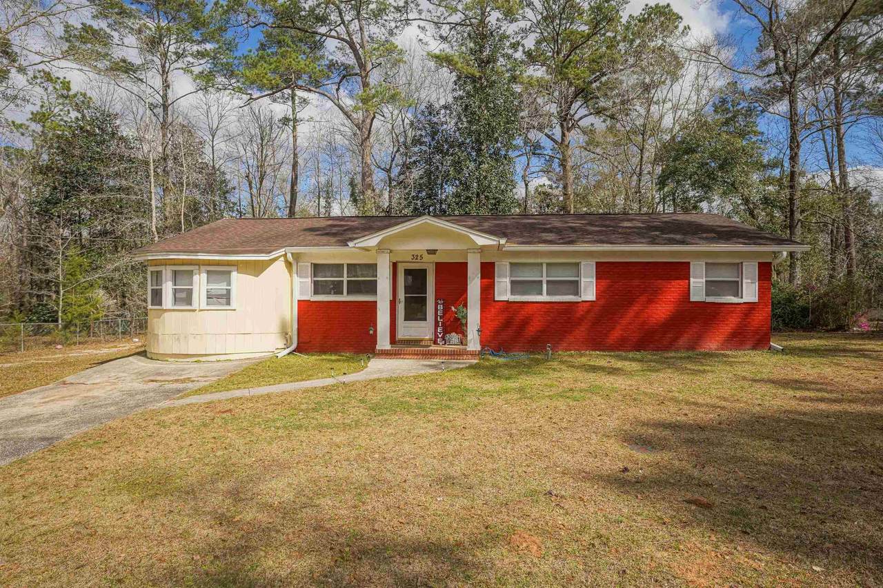 325 Circle Drive - Photo 1
