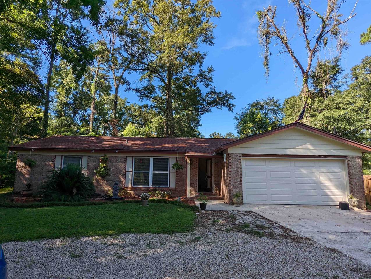 225 Lexington Road - Photo 1