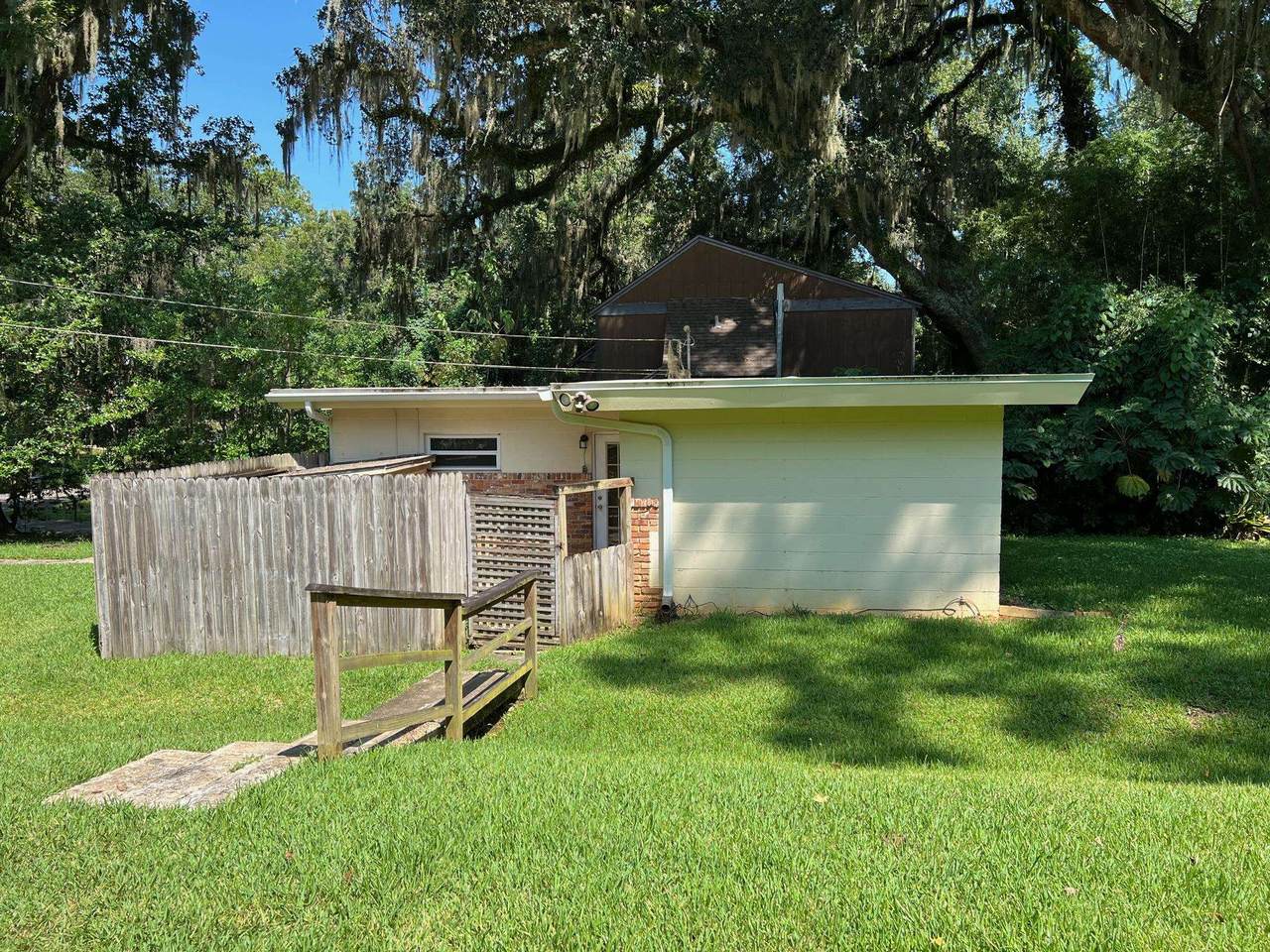 1427 Fisher Lane - Photo 1