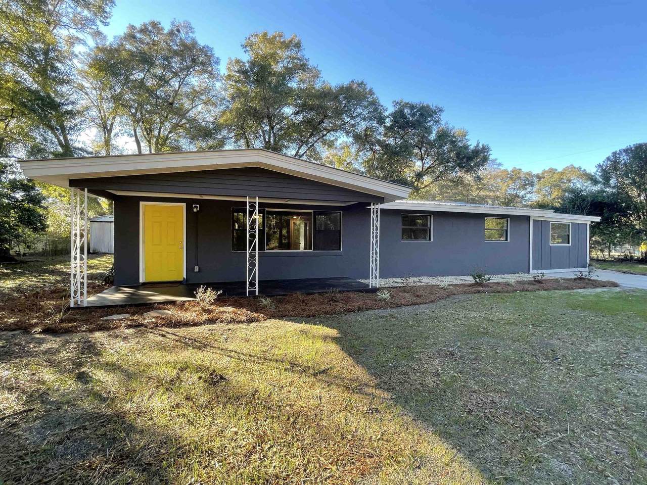 4900 Isabelle Drive - Photo 1