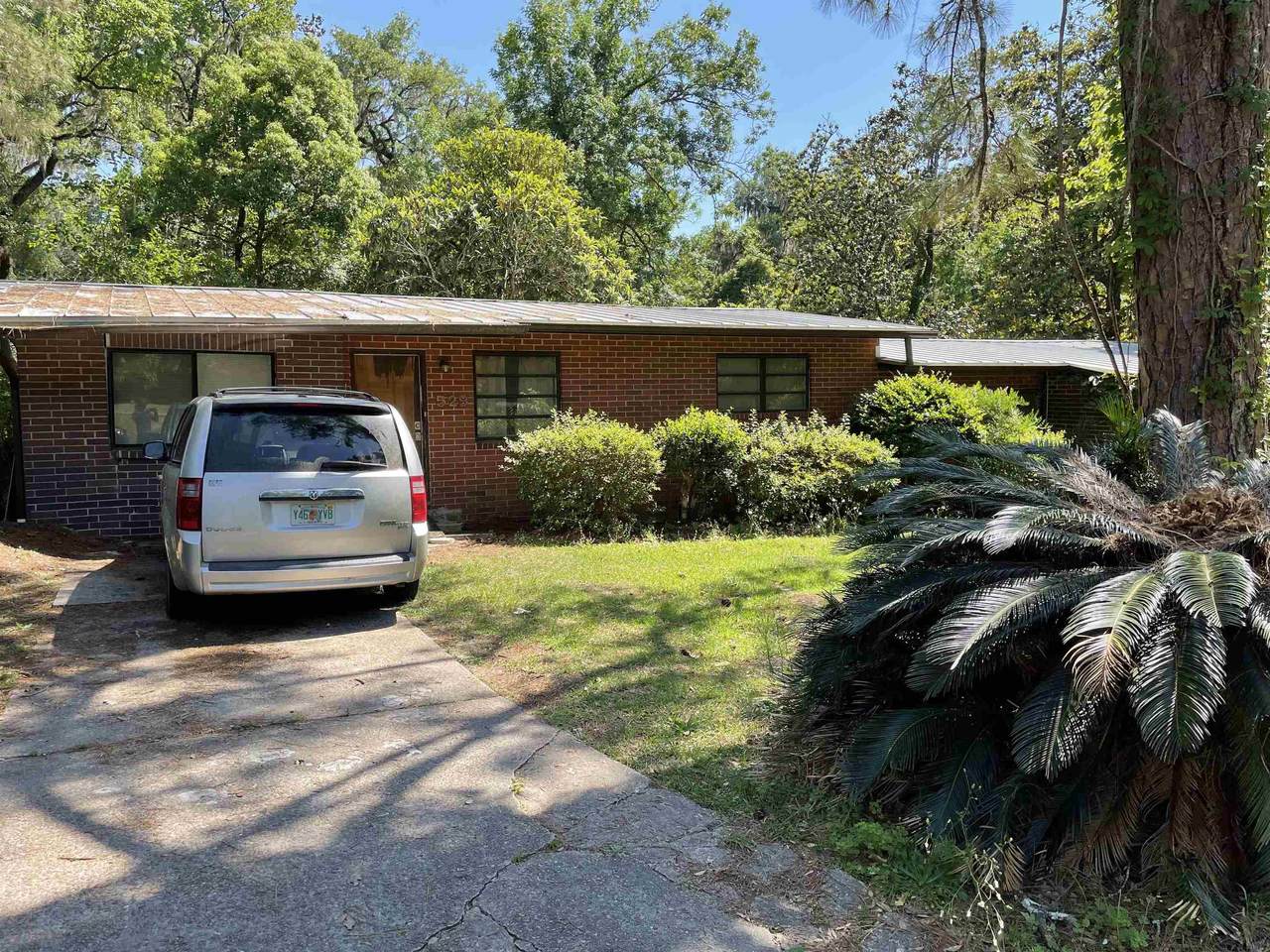 512 Hart Street - Photo 1