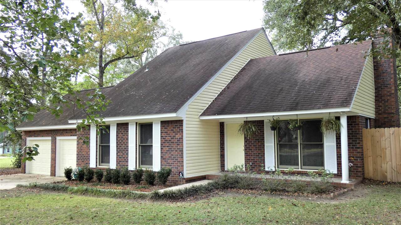 365 Holly Road - Photo 1