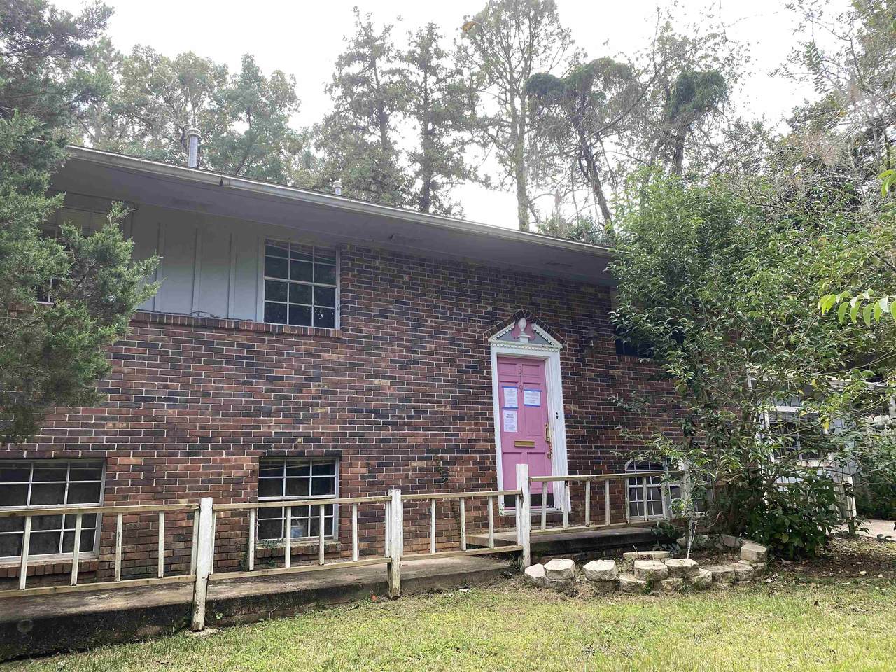 319 Glenview - Photo 1