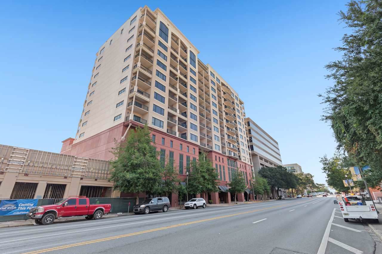 121 Monroe - Photo 1