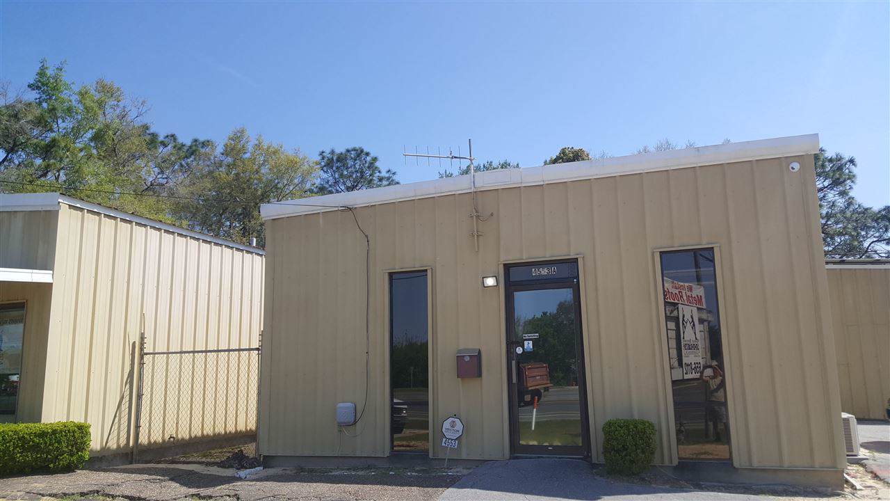 4553 Woodville - Photo 1
