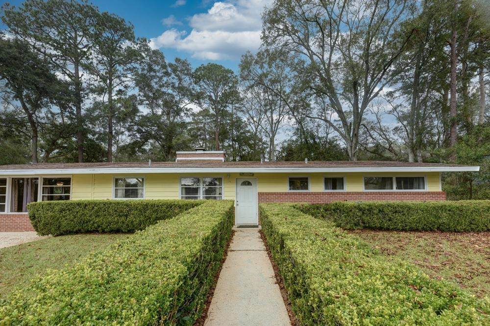 1802 Adelaide Drive - Photo 1