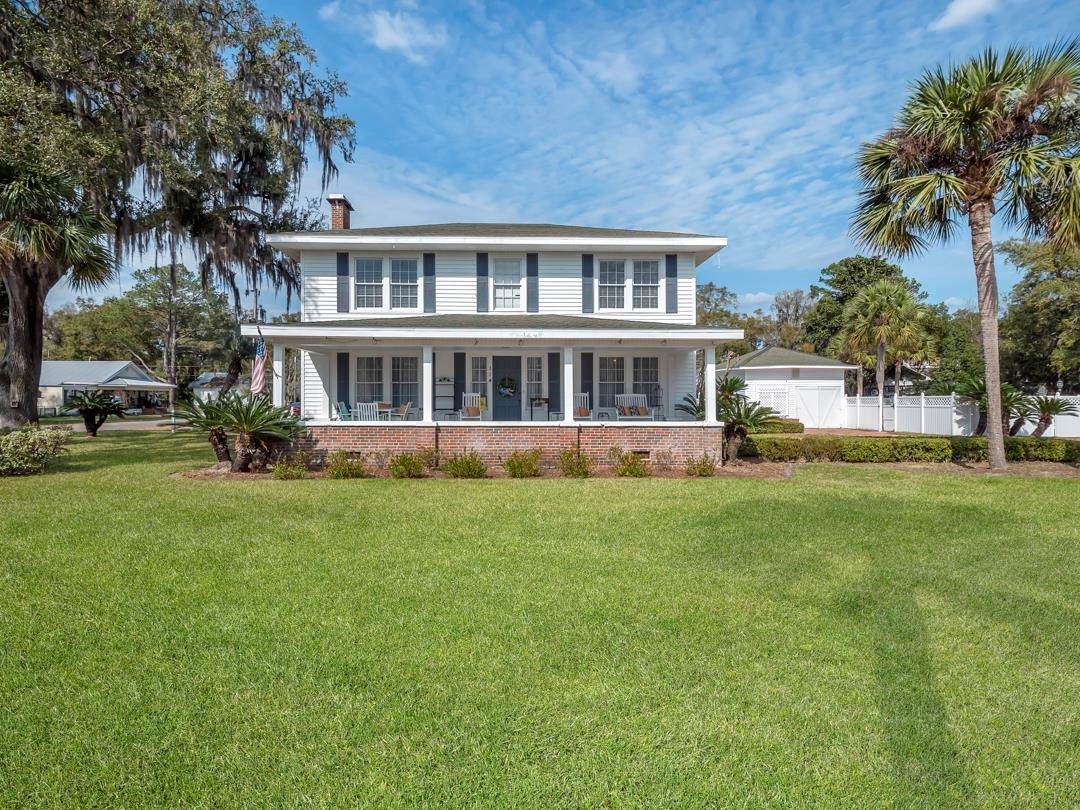 114 Veterans Drive - Photo 1