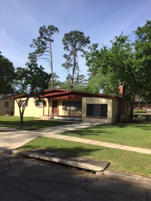 402 Fairbanks Drive - Photo 1