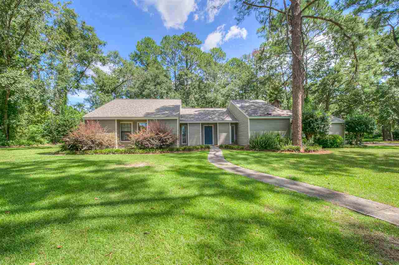 409 Live Oak - Photo 1