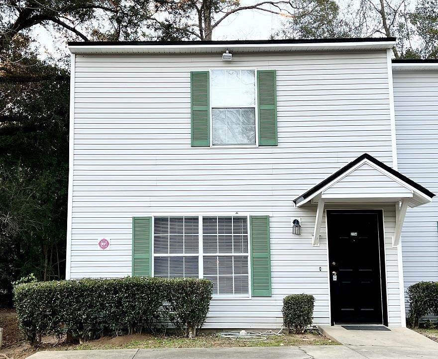 215 Dixie Drive - Photo 1