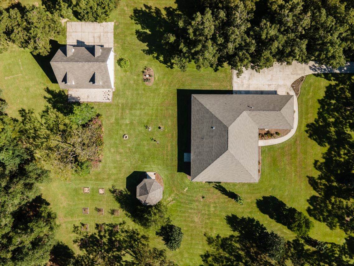215 Ojibwa Road - Photo 1