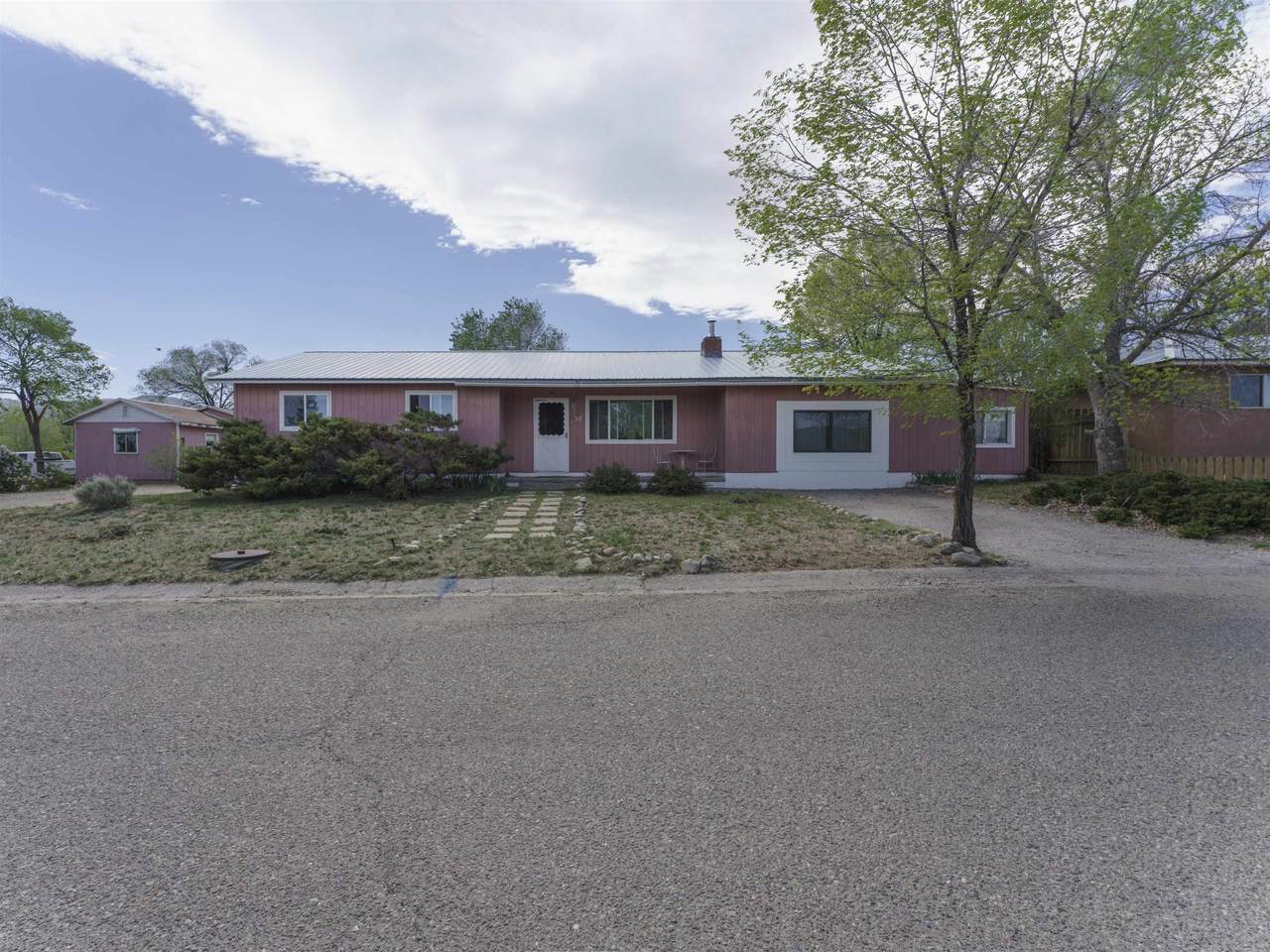 807 Hill Dr - Photo 1