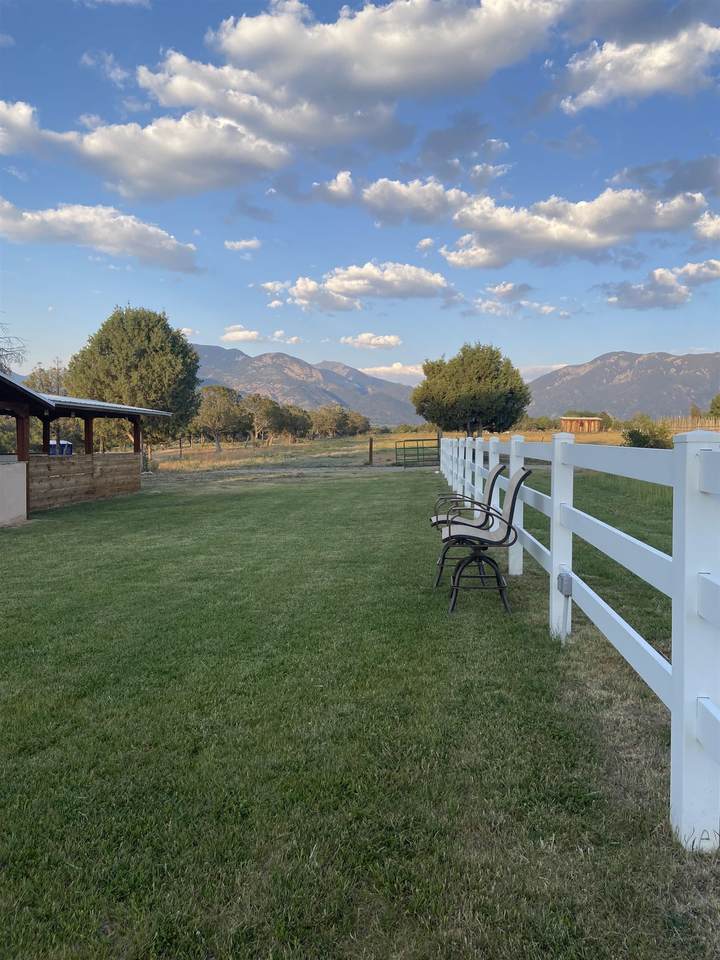  Los Pinos Park 11A Camino De Adelaida - Photo 1