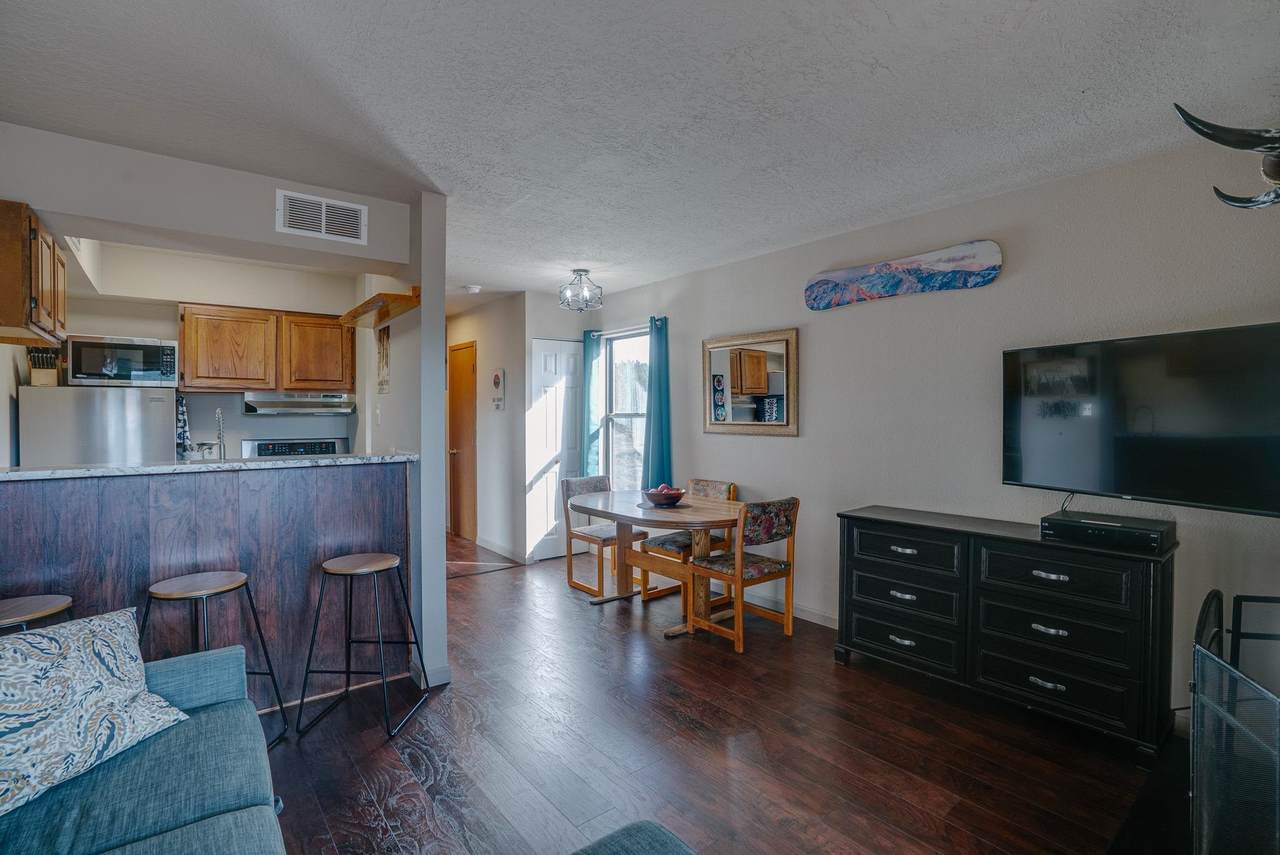 10 Valley Road 212 - Photo 1