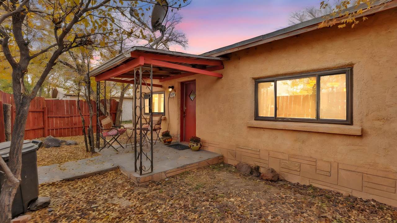 1554 Paseo Del Pueblo Sur - Photo 1