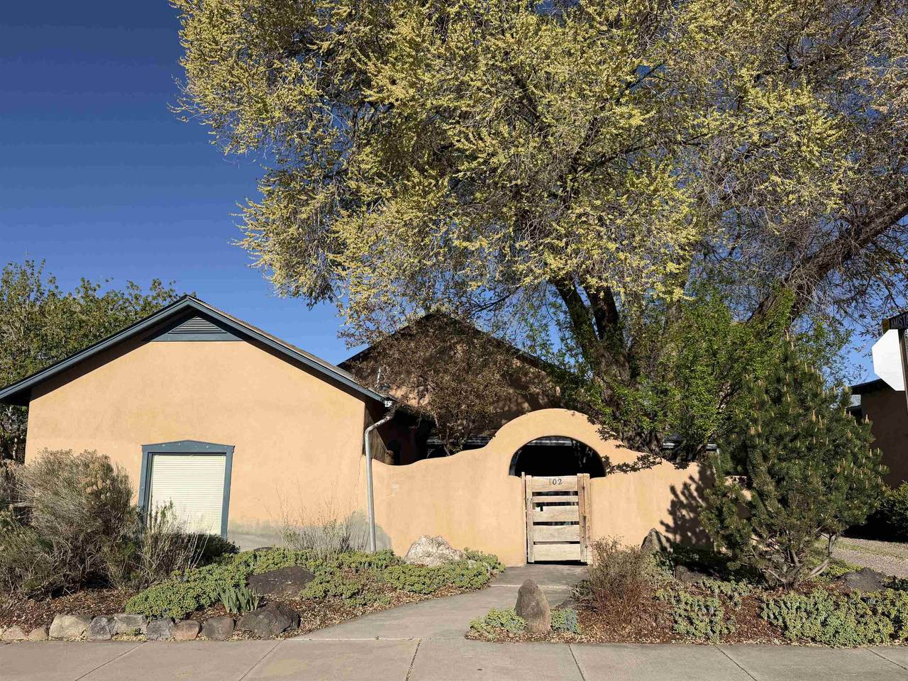 https://bt-photos.global.ssl.fastly.net/taos/1280_boomver_1_114842-2.jpg