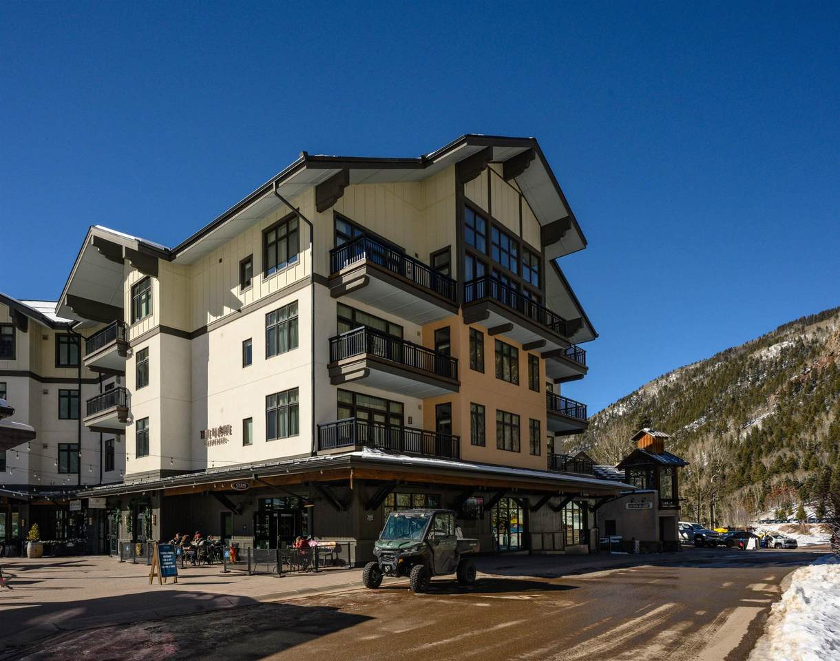 116 Sutton Place - Photo 1