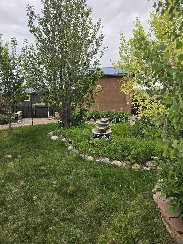 https://bt-photos.global.ssl.fastly.net/taos/1280_boomver_1_115196-2.jpg